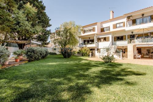 Paradise Suites in Parede Paradise Suites in Parede