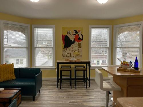 2 BR Loft - Walk to Cafes-Breweries- Arts & Entertainment District in Glens Falls (NY) 2 BR Loft - Walk to Cafes-Breweries- Arts & Entertainment District in Glens Falls (NY)
