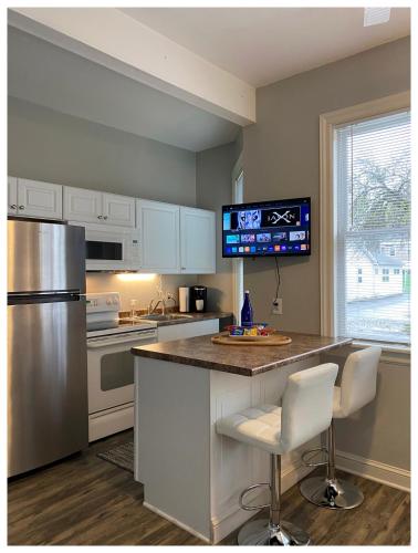 2 BR Loft - Walk to Cafes-Breweries- Arts & Entertainment District in Glens Falls (NY) 2 BR Loft - Walk to Cafes-Breweries- Arts & Entertainment District in Glens Falls (NY)