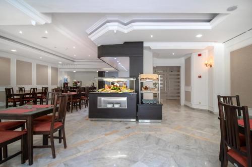 El Oumara Hotel in Tunis City Center El Oumara Hotel in Tunis City Center