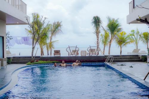 Swimming pool, Tabebuya Resto & Resort near Bandengan Beach Swimming pool, Tabebuya Resto & Resort near Bandengan Beach