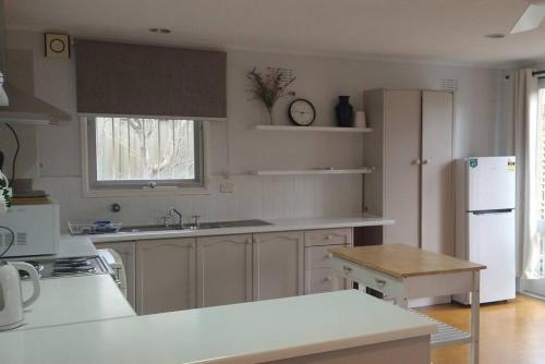Happy Spacious Home nr Canberra Hospital in Red Hill Happy Spacious Home nr Canberra Hospital in Red Hill