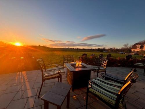 ห้องอาหาร, Riverbend Inn & Vineyard in ทะเลสาบไนการ่า (ON) ห้องอาหาร, Riverbend Inn & Vineyard in ทะเลสาบไนการ่า (ON)