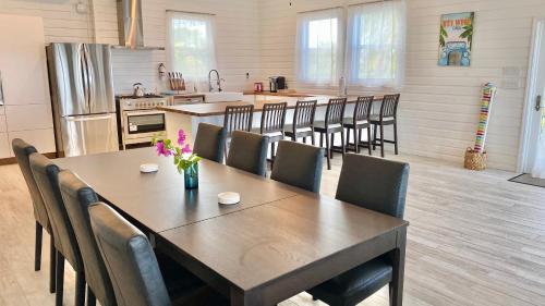 Facilities, Eleuthera Retreat - Private Villa & Cottages on pink sand beachfront in North Palmetto Point Facilities, Eleuthera Retreat - Private Villa & Cottages on pink sand beachfront in North Palmetto Point