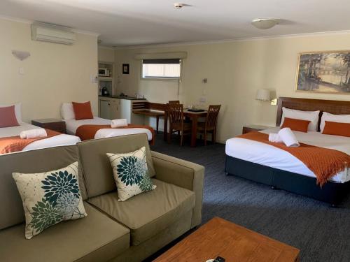 Armidale Pines Motel in Armidale Armidale Pines Motel in Armidale
