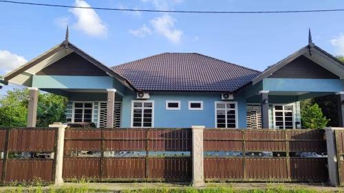 Widok z zewnątrz, Gemia Rumah Tamu - 3 bilik aircond - near nasi dagang Atas tol in Kedai Buluh Widok z zewnątrz, Gemia Rumah Tamu - 3 bilik aircond - near nasi dagang Atas tol in Kedai Buluh