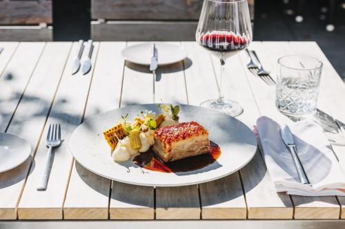 Hotel & Wirtschaft Walderhof in ลิงเกเนา Hotel & Wirtschaft Walderhof in ลิงเกเนา