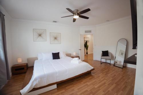 Miami Getaway Heated Pool Villa with Mini Golf & BBQ in South Miami Heights Miami Getaway Heated Pool Villa with Mini Golf & BBQ in South Miami Heights