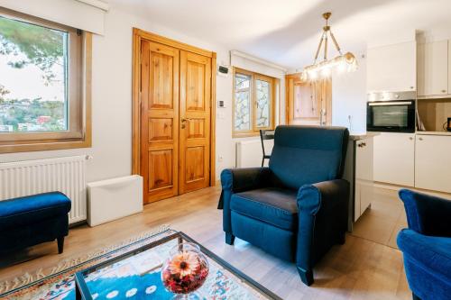 Facilities, House with Garden and Bosphorus View in Kuzguncuk in İstanbul Facilities, House with Garden and Bosphorus View in Kuzguncuk in İstanbul