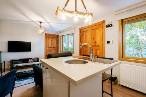 Facilities, House with Garden and Bosphorus View in Kuzguncuk in İstanbul Facilities, House with Garden and Bosphorus View in Kuzguncuk in İstanbul