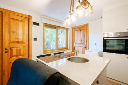 Facilities, House with Garden and Bosphorus View in Kuzguncuk in İstanbul Facilities, House with Garden and Bosphorus View in Kuzguncuk in İstanbul