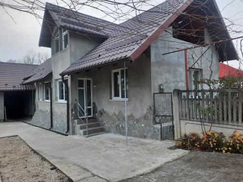 Vedere exterior, Casuta Bunicilor in Pucioasa Vedere exterior, Casuta Bunicilor in Pucioasa
