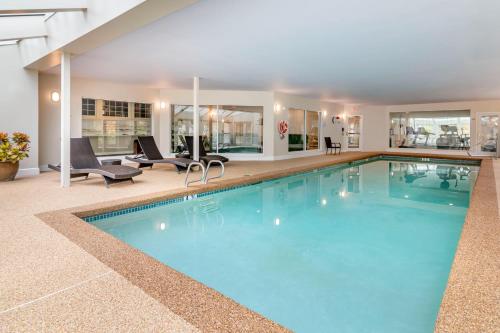 Úszómedence, Harraseeket Inn Freeport in Freeport (ME) Úszómedence, Harraseeket Inn Freeport in Freeport (ME)