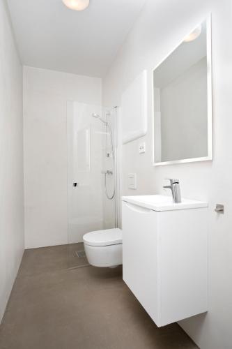 Baie, Central Guest House - Bedroom with en suite Bathroom in Stavanger Baie, Central Guest House - Bedroom with en suite Bathroom in Stavanger
