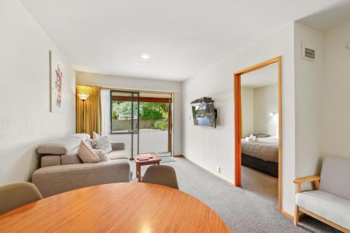 高山花園汽車旅館 (Alpine Garden Motel) in 漢默溫泉 高山花園汽車旅館 (Alpine Garden Motel) in 漢默溫泉