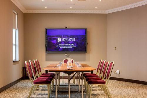 Конференц-зал/Банкетный зал, Seven Oaks Hotel in Карлов Конференц-зал/Банкетный зал, Seven Oaks Hotel in Карлов