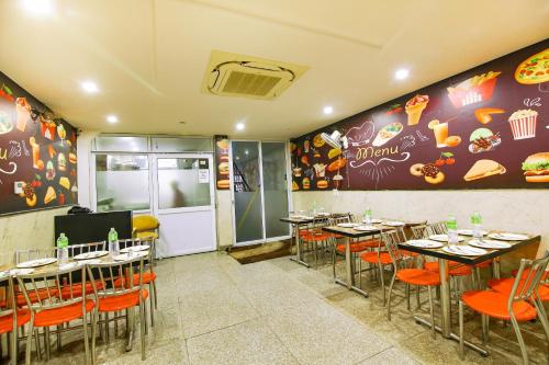 Restaurant, The Nirvana Delhi Airport in Indira Gandhi Int'l Airport Restaurant, The Nirvana Delhi Airport in Indira Gandhi Int'l Airport