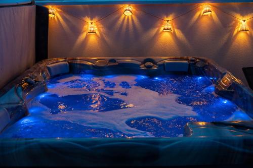 جاكوزي, ANNA : vue sur les vignes, spa exterieur, sans vis-a-vis in Goudargues جاكوزي, ANNA : vue sur les vignes, spa exterieur, sans vis-a-vis in Goudargues