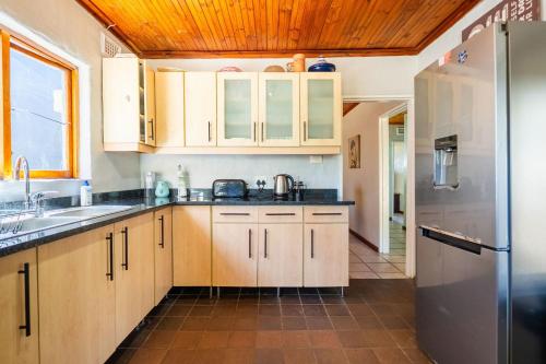 Kitchen, Hilltop Hideaway in Umdloti Kitchen, Hilltop Hideaway in Umdloti