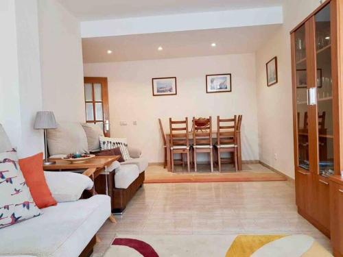 บริการและสิ่งอำนวยความสะดวก, Charming 3 bed apartment @ Al-Sakia Village in วีลา ซอล บริการและสิ่งอำนวยความสะดวก, Charming 3 bed apartment @ Al-Sakia Village in วีลา ซอล