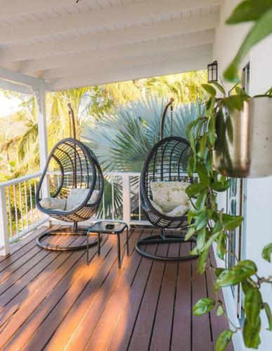 Modern 1 bed guesthouse with pool and ocean view in Marigot Bay Modern 1 bed guesthouse with pool and ocean view in Marigot Bay