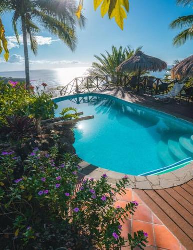 Modern 1 bed guesthouse with pool and ocean view in Marigot Bay Modern 1 bed guesthouse with pool and ocean view in Marigot Bay