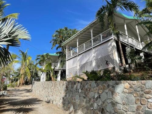 Amazing mountain top home with pool in マリゴットベイ Amazing mountain top home with pool in マリゴットベイ