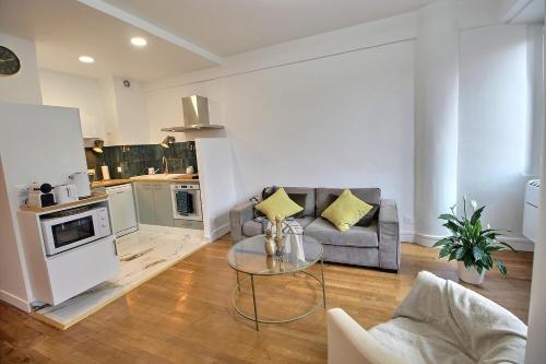 Building la canebière ,vieux port