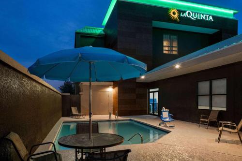 Bazen, La Quinta Inn & Suites by Wyndham Round Rock North in Round Rock (TX) Bazen, La Quinta Inn & Suites by Wyndham Round Rock North in Round Rock (TX)