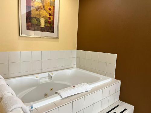 ห้องน้ำ, Comfort Suites Louisville East in ดักลาส ฮิลล์ ห้องน้ำ, Comfort Suites Louisville East in ดักลาส ฮิลล์