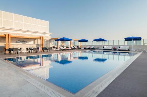 Swimming pool, Riviera Rayhaan by Rotana Doha near Vegetable and Fish Market Swimming pool, Riviera Rayhaan by Rotana Doha near Vegetable and Fish Market