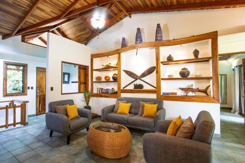 Floor plans, 4BR Villa MotMot in w exclusive pool Wifi AC in Quepos Floor plans, 4BR Villa MotMot in w exclusive pool Wifi AC in Quepos