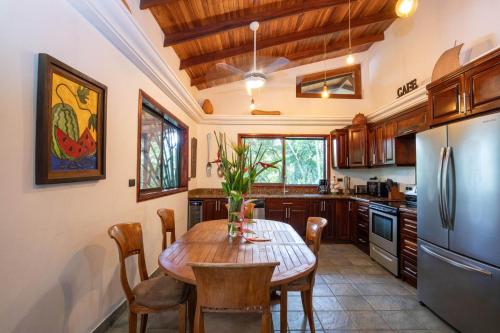 Floor plans, 4BR Villa MotMot in w exclusive pool Wifi AC in Quepos Floor plans, 4BR Villa MotMot in w exclusive pool Wifi AC in Quepos