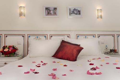 This photo about Palais du Calife Riad Spa & Clubbing shared on HyHotel.com