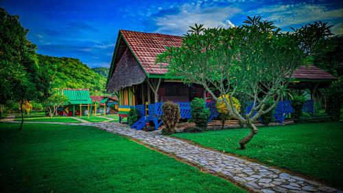 Garden, 4 Pohon - Les 4 Arbres in Flores Garden, 4 Pohon - Les 4 Arbres in Flores