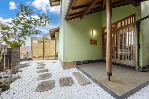Exterior view, 温泉宿のんびり-天然温泉&絶景露天風呂付き貸切宿-非日常空間を愉しむ一10人でも広々 near Nakaizu Winery Chateau T. S Exterior view, 温泉宿のんびり-天然温泉&絶景露天風呂付き貸切宿-非日常空間を愉しむ一10人でも広々 near Nakaizu Winery Chateau T. S