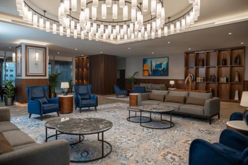 로비, 래디슨 블루 호텔, 암만 갤러리아 몰 (Radisson Blu Hotel, Amman Galleria Mall) in 암만 로비, 래디슨 블루 호텔, 암만 갤러리아 몰 (Radisson Blu Hotel, Amman Galleria Mall) in 암만