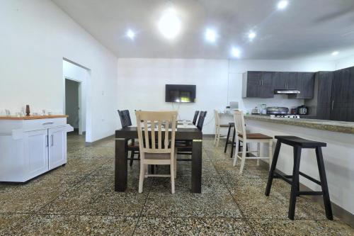 Inviting 3-Bed Apt in Whim Estate- nearScarborough in Scarborough Inviting 3-Bed Apt in Whim Estate- nearScarborough in Scarborough