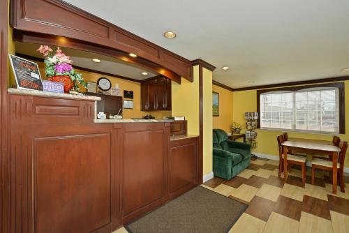 Americas Deluxe Inn in Marysville (CA) Americas Deluxe Inn in Marysville (CA)