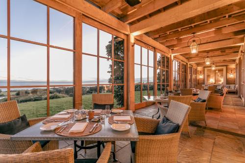 ห้องอาหาร, เดอะ ฟาร์ม แอต เคป คิดแนปเปอร์ส ลักชัวรี ลอดจ์ (The Farm at Cape Kidnappers Luxury Lodge) in คลิฟตัน ห้องอาหาร, เดอะ ฟาร์ม แอต เคป คิดแนปเปอร์ส ลักชัวรี ลอดจ์ (The Farm at Cape Kidnappers Luxury Lodge) in คลิฟตัน