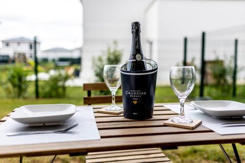 View, King Size Bed - Free Private Parking - Garden & Terrace - 14min from DisneyLand in Ferrieres-en-Brie View, King Size Bed - Free Private Parking - Garden & Terrace - 14min from DisneyLand in Ferrieres-en-Brie