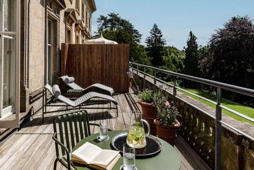 מרפסת, Cowley Manor Hotel in צ'לטנחאם מרפסת, Cowley Manor Hotel in צ'לטנחאם