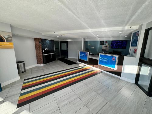 大堂, Motel 6 East Syracuse, NY - Airport in 東錫拉丘茲 大堂, Motel 6 East Syracuse, NY - Airport in 東錫拉丘茲