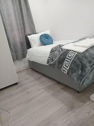 Good priced Single Rooms in harrow with shared bathrooms in Watford Good priced Single Rooms in harrow with shared bathrooms in Watford