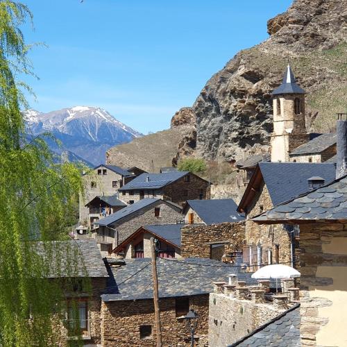 Espectacular Chalet de Montaña Pirineos, Burg (Espectacular Chalet de Montana Pirineos, Burg) in 法勒拉 Espectacular Chalet de Montaña Pirineos, Burg (Espectacular Chalet de Montana Pirineos, Burg) in 法勒拉