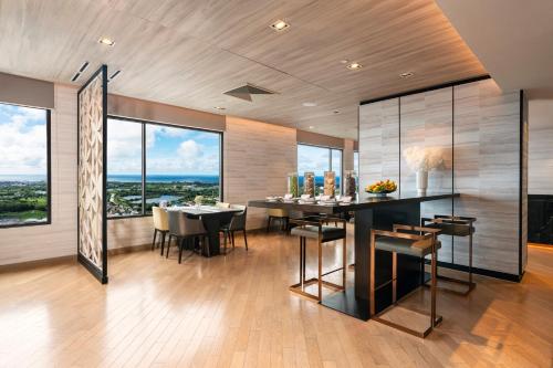 Bar/lounge, Holiday Inn & Suites Rayong City Centre By IHG in Rayong Bar/lounge, Holiday Inn & Suites Rayong City Centre By IHG in Rayong