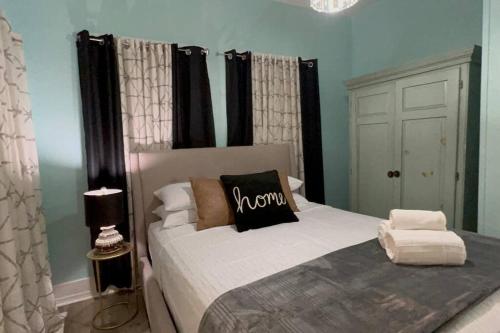 Victorian Villa: Interns or family