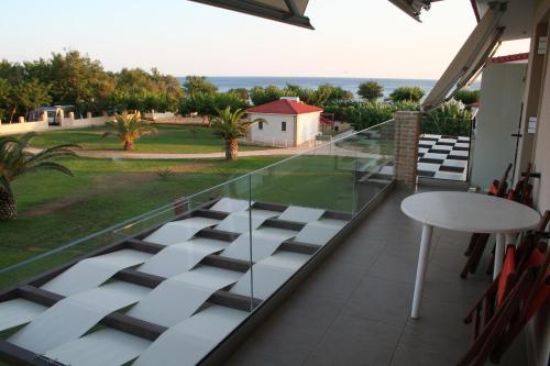 parveke/terassi, Ionion Beach Apartment Hotel & Spa in Paralia (Zakinthos) parveke/terassi, Ionion Beach Apartment Hotel & Spa in Paralia (Zakinthos)