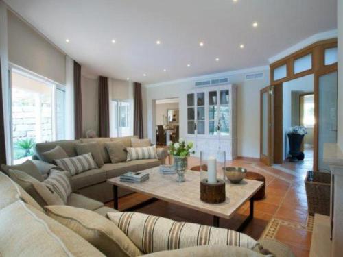 Elegant 6 Bedroom Villa - Villa Arden - Games Room With Snooker Table And Table Tennis - Quinta Do L in อัลมานซิล Elegant 6 Bedroom Villa - Villa Arden - Games Room With Snooker Table And Table Tennis - Quinta Do L in อัลมานซิล