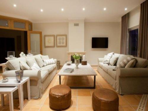 Elegant 6 Bedroom Villa - Villa Arden - Games Room With Snooker Table And Table Tennis - Quinta Do L in อัลมานซิล Elegant 6 Bedroom Villa - Villa Arden - Games Room With Snooker Table And Table Tennis - Quinta Do L in อัลมานซิล
